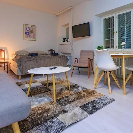 Idyllic In The Center For Three Person *